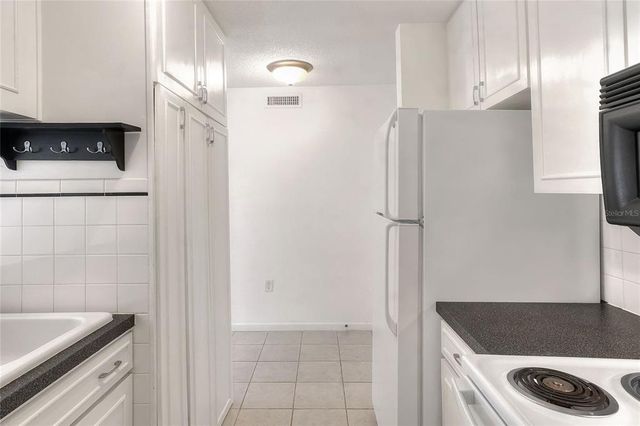 900 AVENUE Z SE B2, Winter Haven, FL 33880