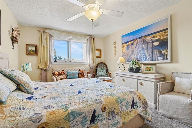 200 Forest Lakes BLVD 305, Naples, FL 34105