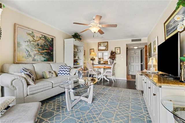 200 Forest Lakes BLVD 305, Naples, FL 34105