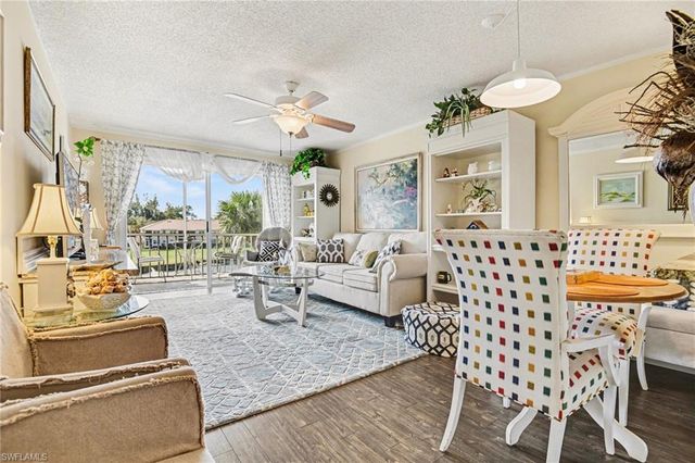 200 Forest Lakes BLVD 305, Naples, FL 34105