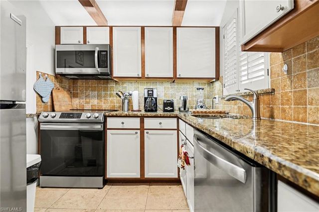 200 Forest Lakes BLVD 305, Naples, FL 34105