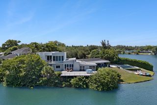 2070 NE 194th Ter, North Miami Beach, FL 33179