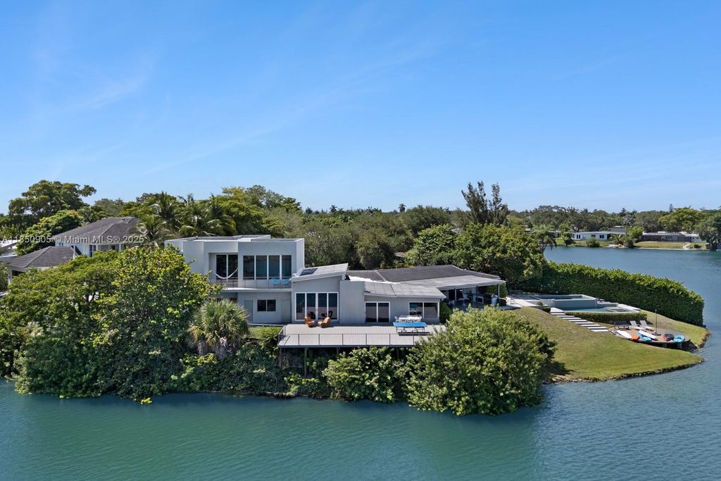 2070 NE 194th Ter, North Miami Beach, FL 33179