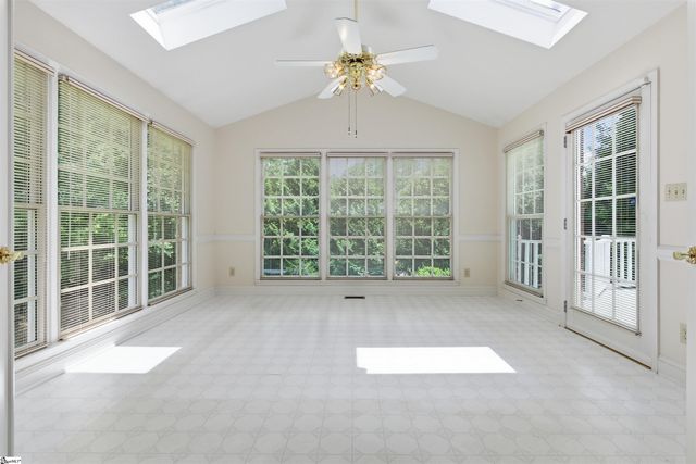 110 W Killarney Lake, Moore, SC 29369