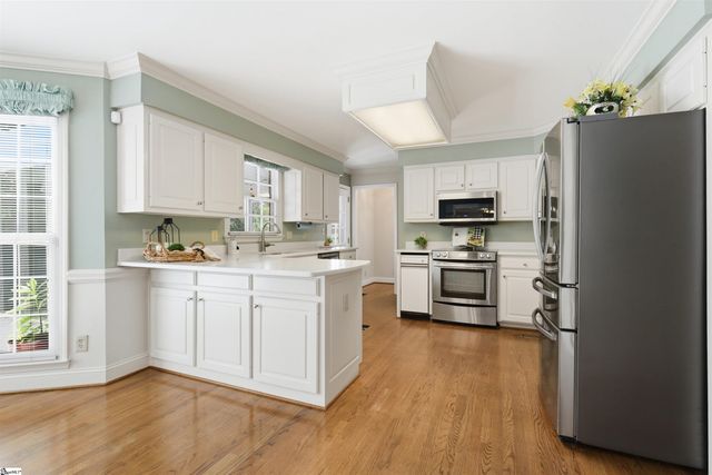 110 W Killarney Lake, Moore, SC 29369