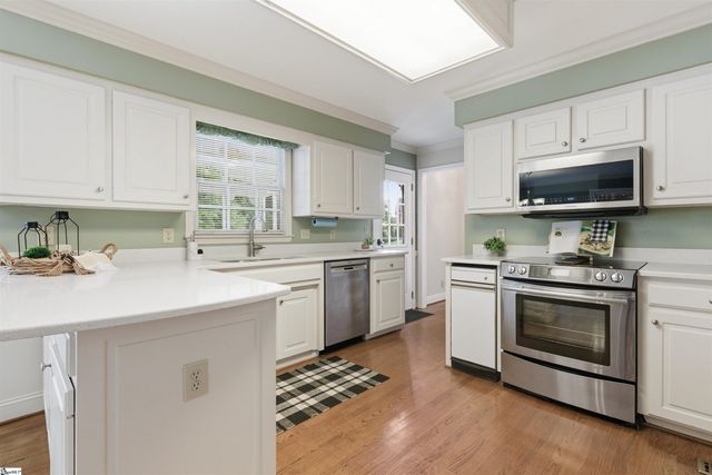 110 W Killarney Lake, Moore, SC 29369
