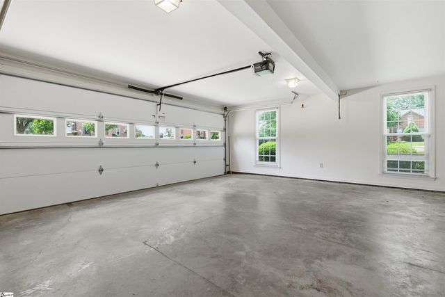 110 W Killarney Lake, Moore, SC 29369