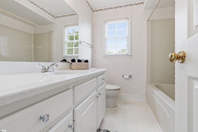 110 W Killarney Lake, Moore, SC 29369