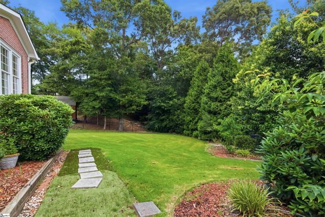 110 W Killarney Lake, Moore, SC 29369