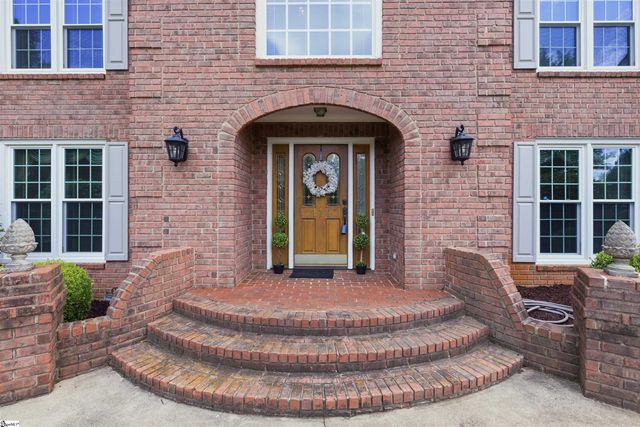 110 W Killarney Lake, Moore, SC 29369