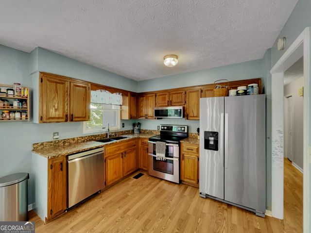 298 Hudson River Drive, Commerce, GA 30530