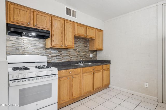 2133 W ADAMS Street 2, Phoenix, AZ 85009