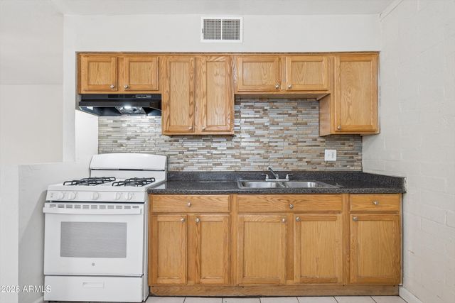 2133 W ADAMS Street 2, Phoenix, AZ 85009