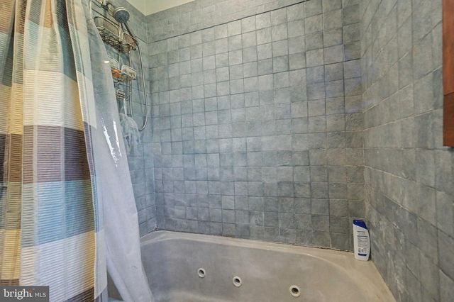 105 SEARCH AVE, Pennington, NJ 08534