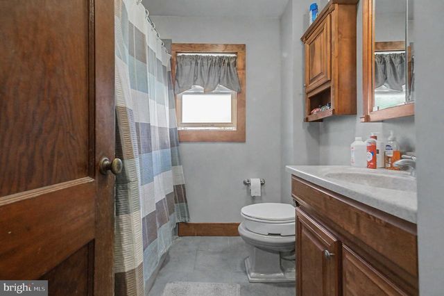 105 SEARCH AVE, Pennington, NJ 08534