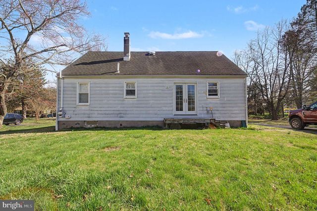 105 SEARCH AVE, Pennington, NJ 08534