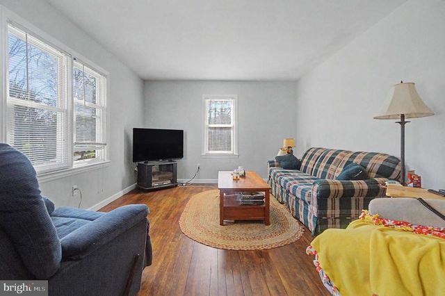 105 SEARCH AVE, Pennington, NJ 08534