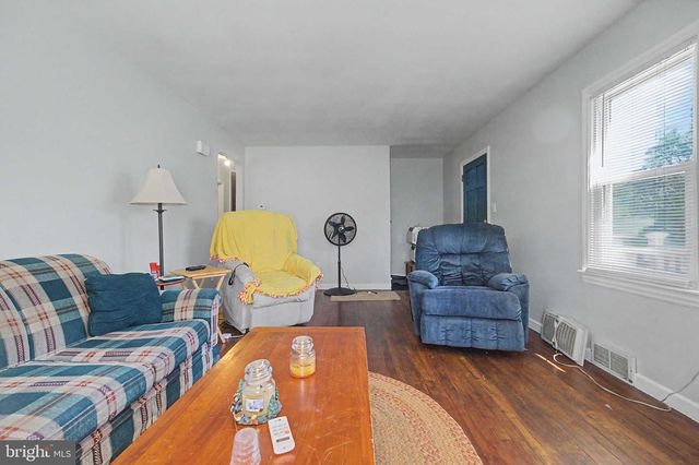 105 SEARCH AVE, Pennington, NJ 08534