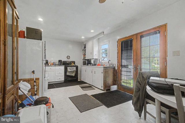 105 SEARCH AVE, Pennington, NJ 08534