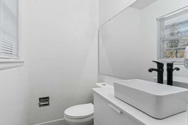 22 Holly Hill Road, Little Rock, AR 72204