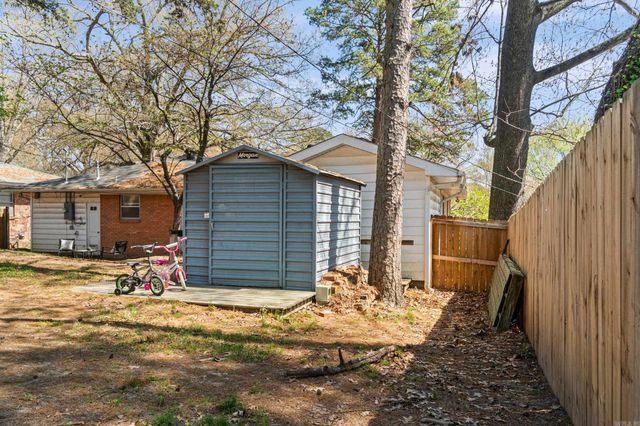22 Holly Hill Road, Little Rock, AR 72204