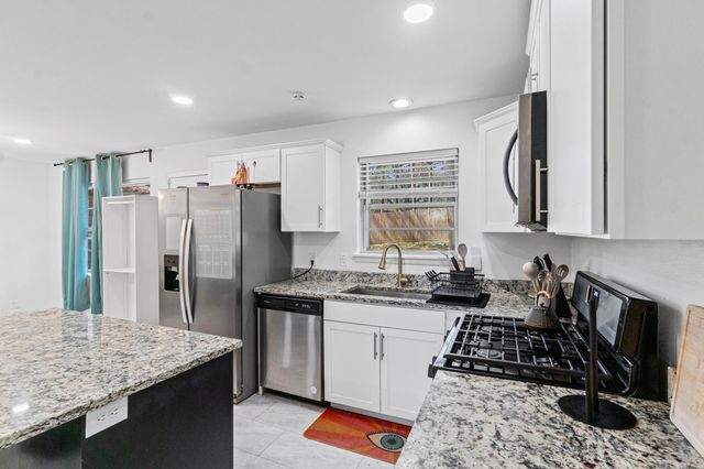 22 Holly Hill Road, Little Rock, AR 72204