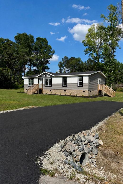 1665 Lakeshore Drive, Manning, SC 29102