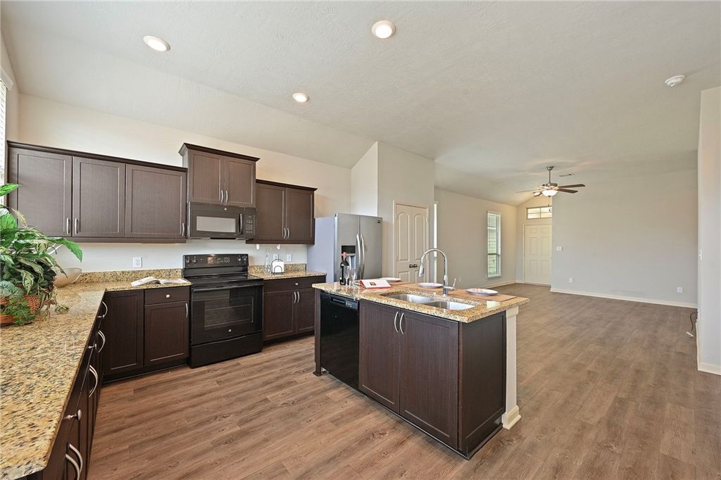 2004 Shimla Drive, Bryan, TX 77807 — photo 3