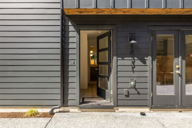 10331 Ashworth Avenue N, Seattle, WA 98133