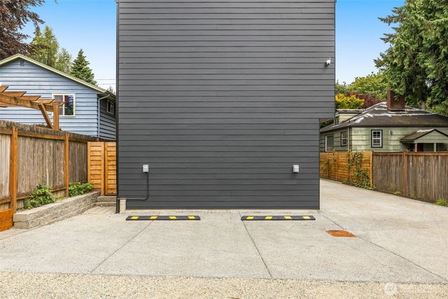 10331 Ashworth Avenue N, Seattle, WA 98133