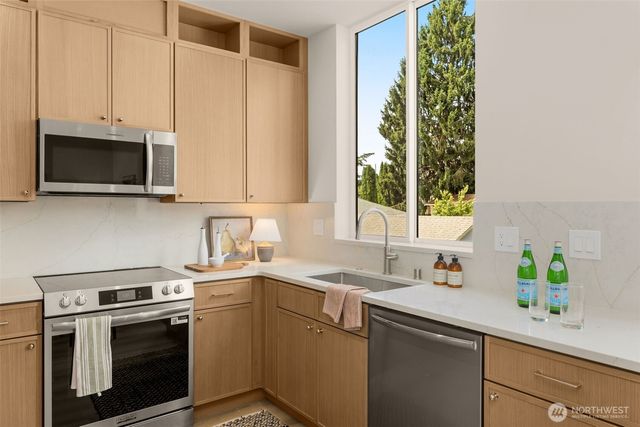 10331 Ashworth Avenue N, Seattle, WA 98133