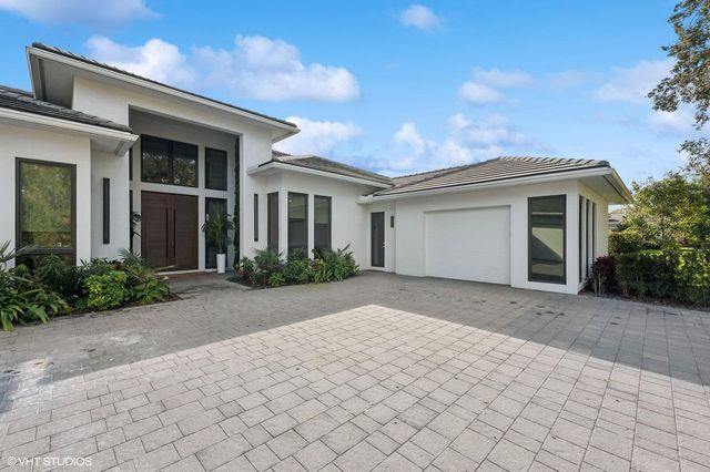 8533 N Native Dancer Road, Palm Beach Gardens, FL 33418