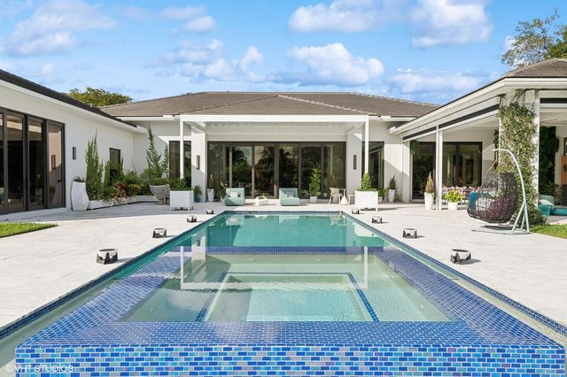 8533 N Native Dancer Road, Palm Beach Gardens, FL 33418