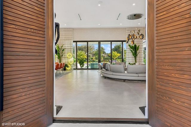 8533 N Native Dancer Road, Palm Beach Gardens, FL 33418