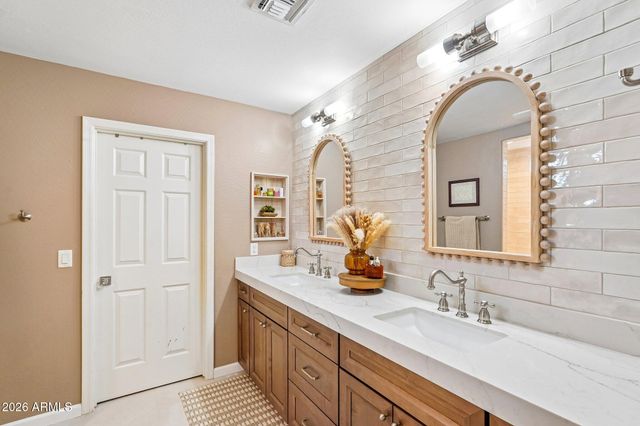 1974 E DUBOIS Avenue, Gilbert, AZ 85298
