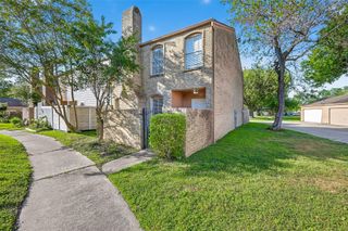 8646 Maplecrest Drive, Houston, TX 77099