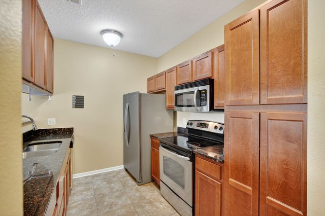 6350 Coachlight Drive 3204, West Des Moines, IA 50266