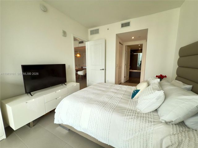 1600 NE 1st Ave 1407, Miami, FL 33132