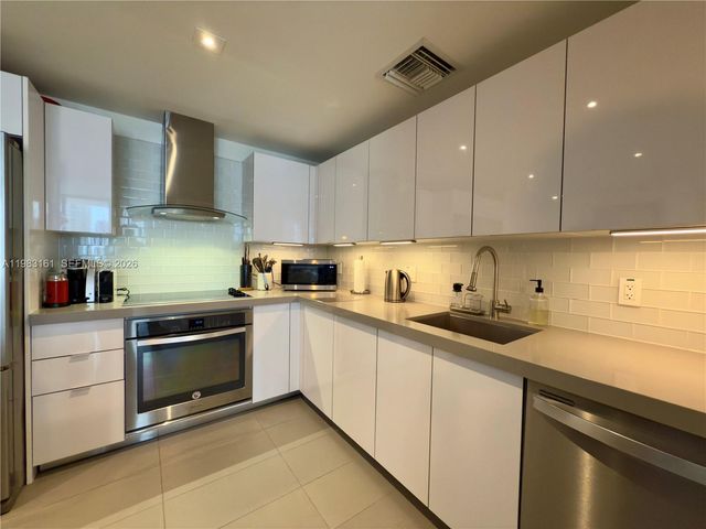 1600 NE 1st Ave 1407, Miami, FL 33132