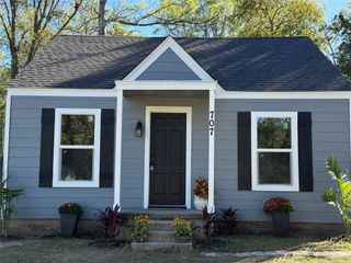 707 W Water Street, Weatherford, TX 76086