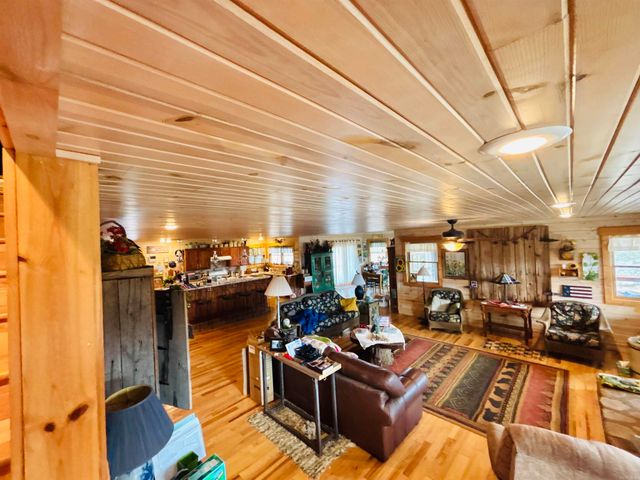 1915 Ridge Road, Mountain View, AR 72560