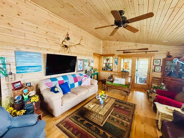 1915 Ridge Road, Mountain View, AR 72560