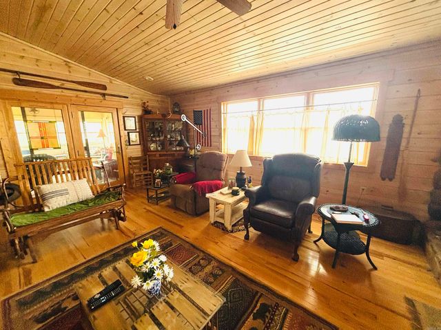 1915 Ridge Road, Mountain View, AR 72560