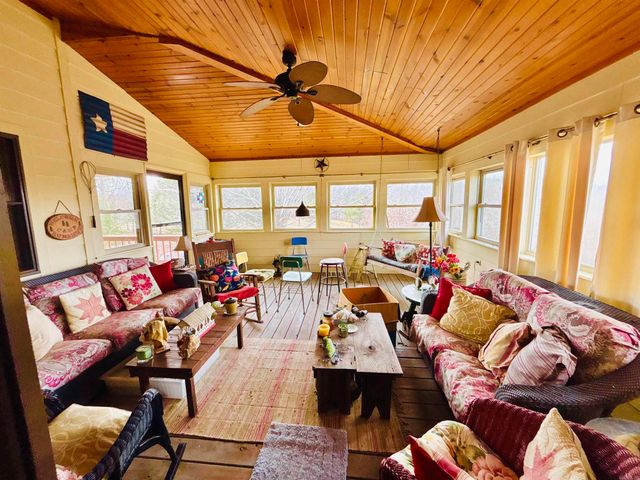 1915 Ridge Road, Mountain View, AR 72560