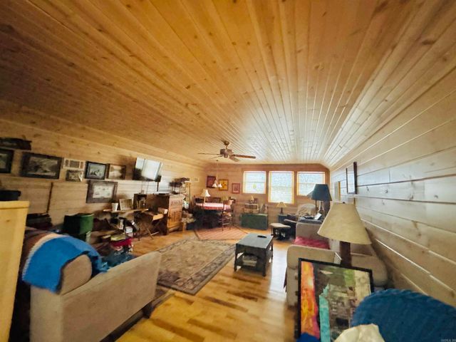 1915 Ridge Road, Mountain View, AR 72560