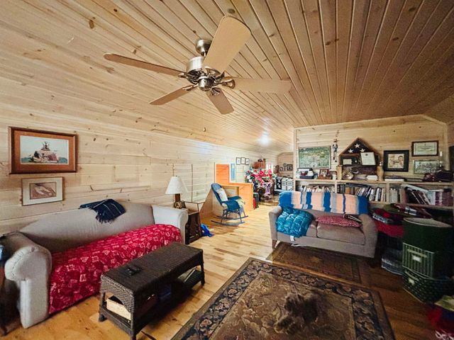 1915 Ridge Road, Mountain View, AR 72560