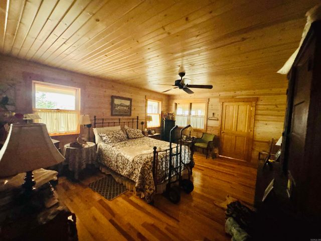 1915 Ridge Road, Mountain View, AR 72560