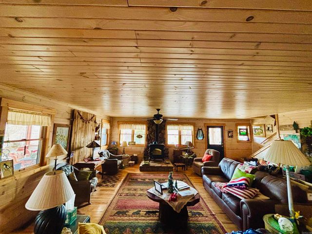 1915 Ridge Road, Mountain View, AR 72560