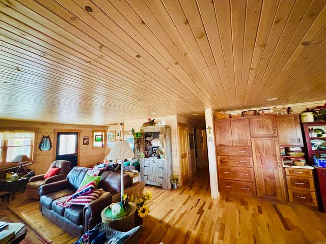 1915 Ridge Road, Mountain View, AR 72560