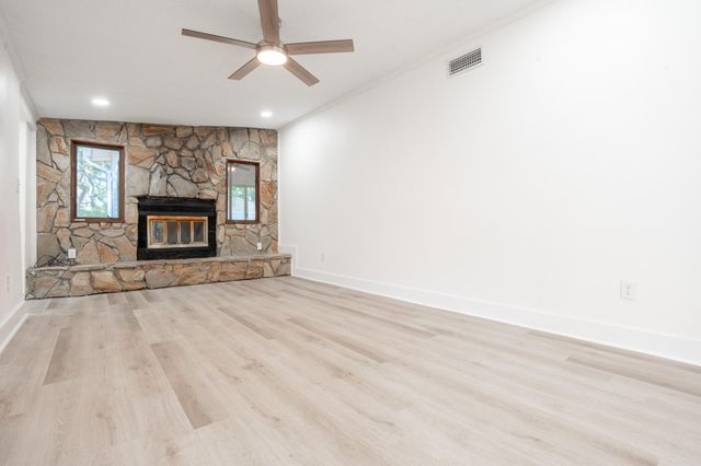 209 Hawthorne Circle, Fort Walton Beach, FL 32547